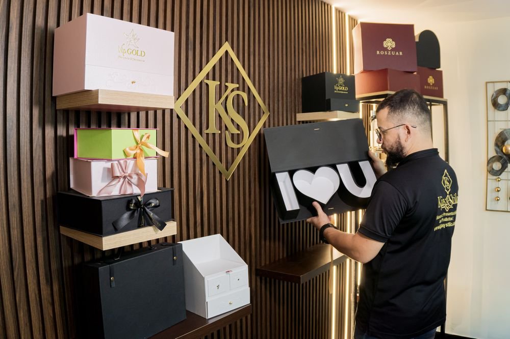 Caja personalizada I LOVE U hecha en cartonaje